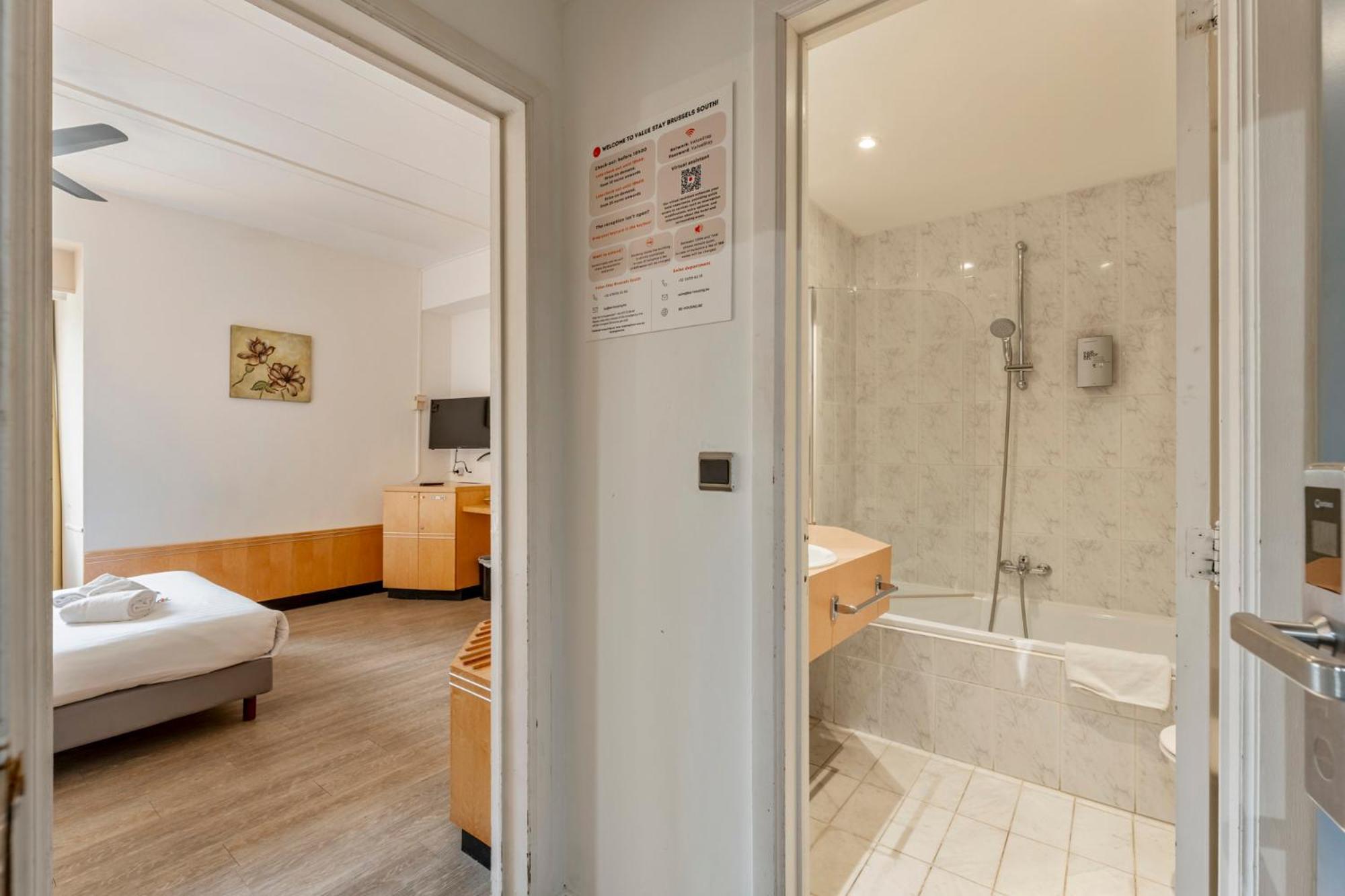 Sleep & Go Brussels South Hotel Waterloo Buitenkant foto